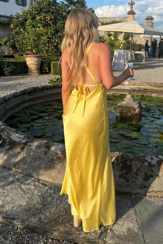 Vestido largo con escote en V, espalda anudada y abertura